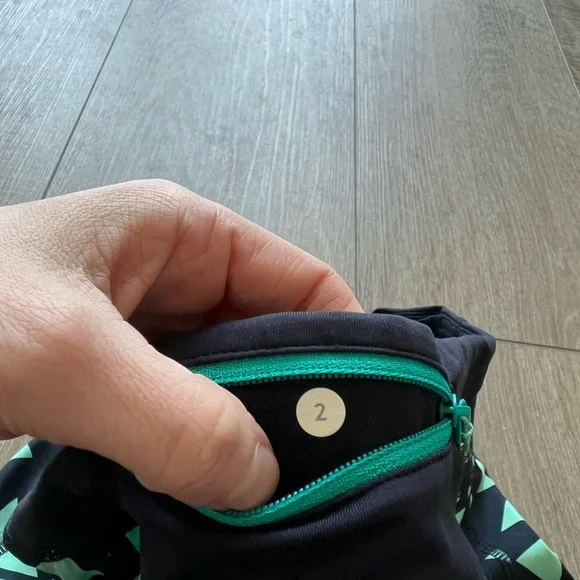 Lululemon Speed Short in Tri Pop Menthol Naval Blue Size 2 - Picture 5 of 6